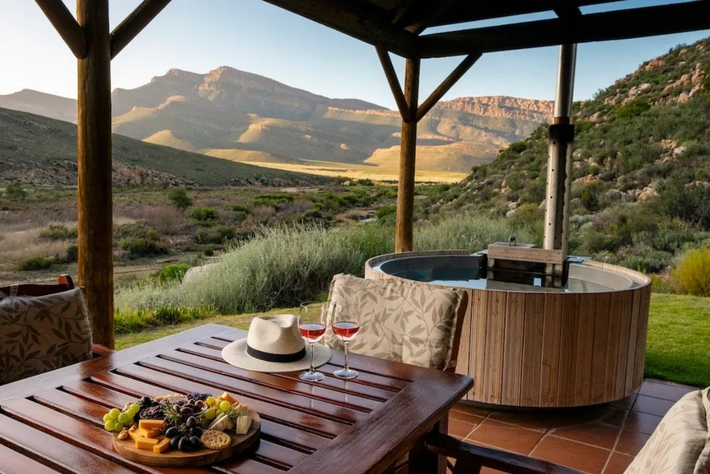 Buitengewoon wood-fired hot tub overlooking the mountains at Mount Ceder in the Cederberg