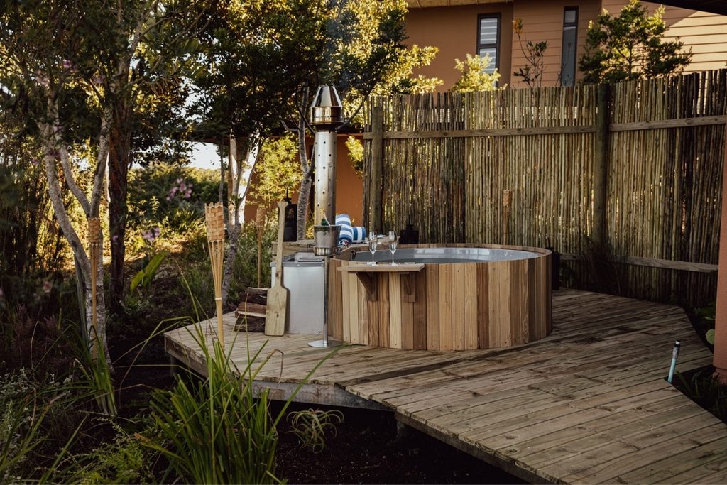 Private Buitengewoon wood-fired hot tub on a deck at Pezula Nature Retreat in Knysna